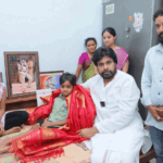 बीमार फैन से मिलकर रोए पवन कल्याण:इलाज के लिए 1 लाख रुपए भी दिए; मानहानि केस में कोर्ट ने पक्ष में दिया आदेश