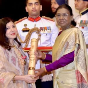 पद्म भूषण मिलने के बाद भावुक हुईं सिंगर अल्का याग्निक:कहा- मुश्किल दौर से गुजर रही हूं; 2 साल पहले अचानक सुनाई देना बंद हुआ, सिंगिंग छोड़ी