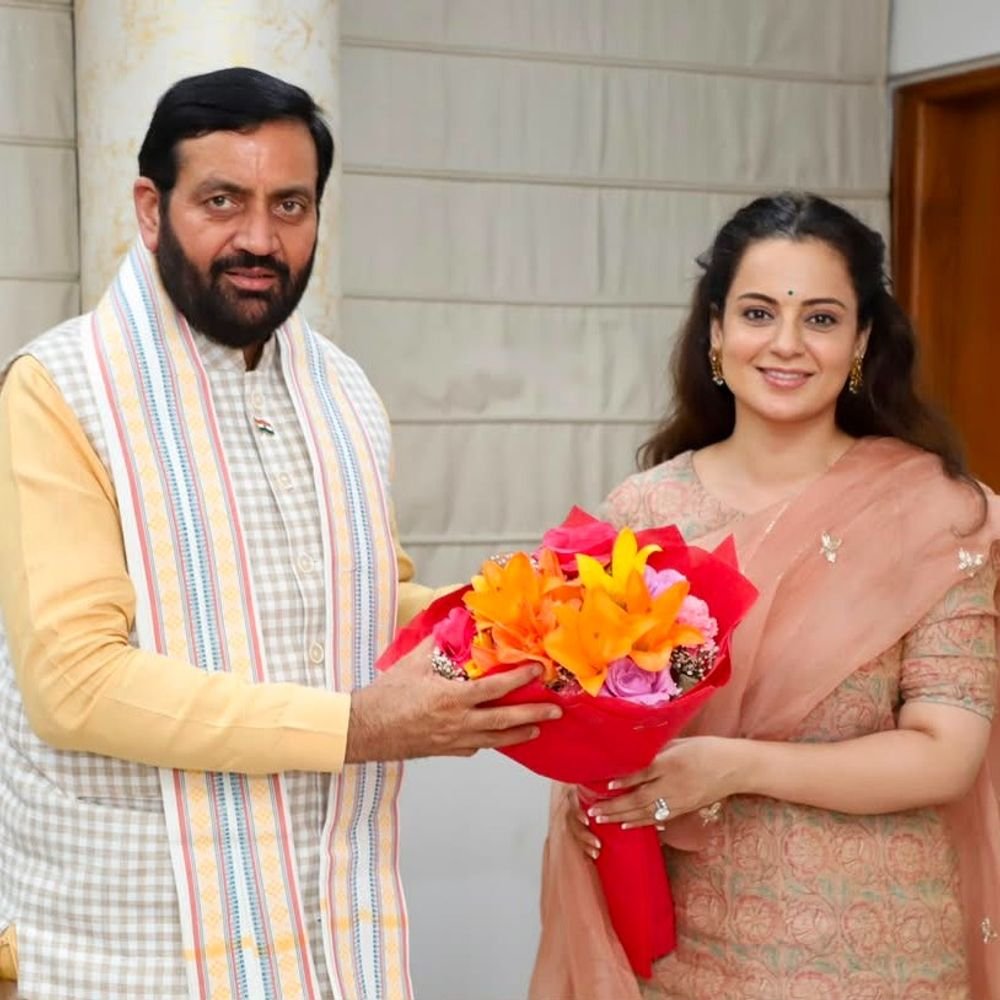 हरियाणा CM सैनी कंगना रनोट संग देखेंगे मूवी:एक दिन पहले दिल्ली में मुलाकात पर बना प्लान; BBV के स्पेशल शो में पहुंचेंगे