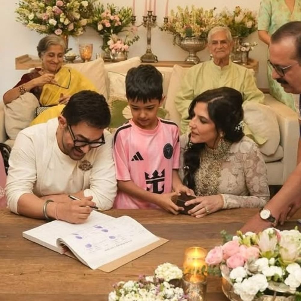 गौरी स्प्रैट के साथ शादी के बंधन में बंधे आमिर:स्पेशल मैरिज एक्ट के तहत साइन किए पेपर; सेरेमनी में मुकेश अंबानी और आशुतोष गोवारिकर पहुंचे