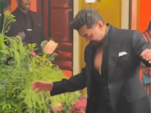 अंशुला कपूर-रोहन ठक्कर के रिसेप्शन में लड़खड़ाए बॉबी देओल:रेखा आइकॉनिक साड़ी में पहुंचीं, रितेश-जेनेलिया, जैकी श्रॉफ भी मौजूद रहे, जान्हवी के लुक की सराहना