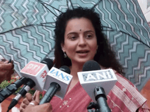 कंगना रनोट ने नसीरुद्दीन शाह को लोमड़ी कहा:बोलीं- वे देश का खाकर पड़ोसी के लिए लड़ते हैं; पीयूष मिश्रा के बयान का समर्थन किया