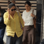करीना कपूर ने प्रेग्नेंसी की अफवाहों पर रिएक्शन दिया:फूले पेट की तस्वीर शेयर की, पैपराजी से बोलीं- ‘तुम लोग पागल कर देते हो’