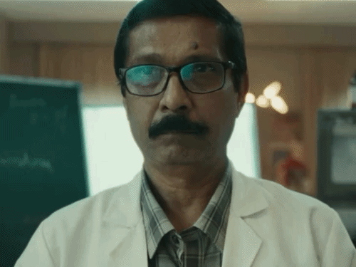 ईशा ने सनी देओल के लिए खरीदी ढाई-किलो की राखी:रक्षाबंधन के ऐड में रीक्रिएट किया 'दामिनी' फिल्म का डायलॉग
