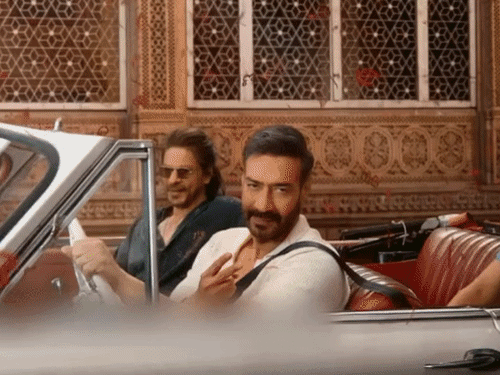 शाहरुख, अजय, टाइगर पर भड़के मुकेश खन्ना:पान मसाला एड करने पर कहा- केसरिया आदाब के लिए नहीं, शर्म की हद है, जनता से माफी मांगो