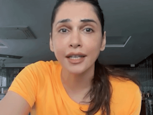 ईशा कोप्पिकर बोलीं- मैं अंधभक्त हूं:कंगना ने की सराहना, कहा- मुझे देश-लोगों से प्यार, जिंदगी उसी तरह सादगी से जीती हूं