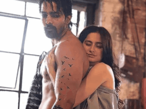 हर्षवर्धन राणे और संजीदा शेख ने कन्फर्म किया रिलेशनशिप!:पुणे रिसोर्ट में साथ समय बिताया, तस्वीरों के बैकग्राउंड से खुलासा; 2022 में लिया आमिर अली से तलाक