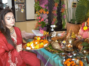 आकृति कक्कड़ बोलीं- गणपति बप्पा घर आते हैं:विसर्जन के बाद पौधों के जरिए जिंदगी का हिस्सा बन जाते हैं