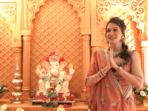 ईशा कोप्पिकर बोलीं- बप्पा ने कई इच्छाएं पूरी नहीं कीं:अब समझ आता है, शायद मेरे जीवन के लक्ष्य के लिए जरूरी था
