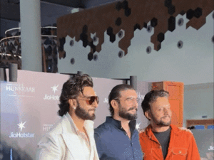 आलिया-रणबीर कपूर ‘डोंट बी शाय’ की स्क्रीनिंग में पहुंचे:‘हुंकार’ की स्क्रीनिंग में रणवीर सिंह- अनीत पड्डा नजर आए