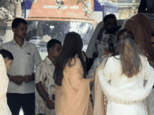 सोहेल खान के घर हुई गणपति पूजा:बहन अर्पिता-अलवीरा समेत पूरा खान परिवार पहुंचा, विसर्जन में शामिल हो सकते हैं सलमान