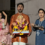 बेटी राहा का चेहरा छिपाती दिखीं आलिया:रणबीर कपूर ने विसर्जन में लगाया जय श्री राम का जयकारा, सुनीता-गोविंदा अलग-अलग बप्पा के विसर्जन में पहुंचे