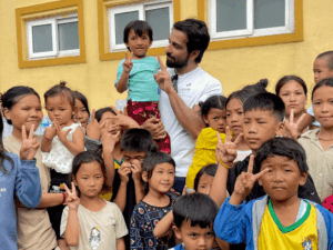 बाढ़ पीड़ितों की मदद के लिए नेपाल पहुंचे सोनू सूद:भारत से लाए कंबल और राशन; बोले- अगले कई महीनों तक मदद जारी रखेंगे