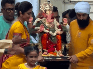 गणपति उत्सव, शिल्पा ने पैपराजी संग किया डांस:गोविंदा ने मांगी बेटे के लिए मन्नत; संजय दत्त ने घायल फोटोग्राफर का पूछा हाल, अजय देवगन लालबागचा राजा पहुंचे