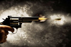 लखनऊ में गाड़ी खड़ी करने को लेकर खूनी संघर्ष ,तीन लोगों की गोली मारकर हत्या