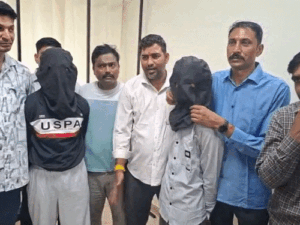 टाइगर श्रॉफ पर फायरिंग के आरोपी नेपाल भागने वाले थे:राजस्थान पुलिस ने कोटा रेलवे स्टेशन पर ही पकड़ लिया; एक बिहार, 2 हरियाणा के युवक
