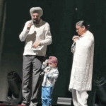 सिद्धू मूसेवाला के भाई ने किए पिस्टल के इशारे:स्टेज पर सिंगर का 'थापी' अंदाज दोहराया, कहा- ठायं-ठायं-ठायं; माता-पिता के खिलाफ शिकायत