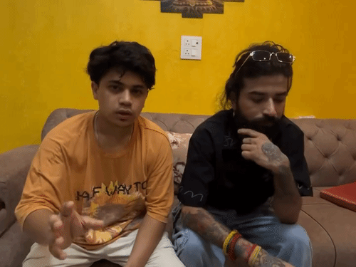 UK 07 राइडर- घर में घुसकर की मारपीट, FIR दर्ज:आईफोन-ब्लूटूथ हेडसेट छीना; बंदूक दिखाकर बीमार मां के सामने मारे थप्पड़